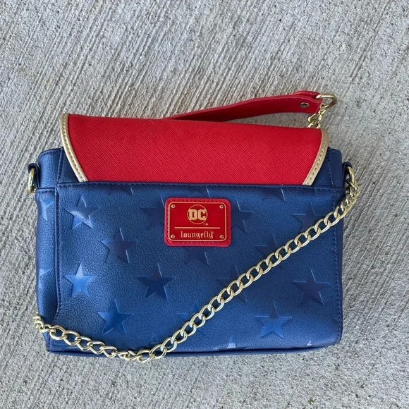 Loungefly x DC Wonder Woman Crossbody Bag Marvel Comics Classic Justice League - Picture 5 of 6